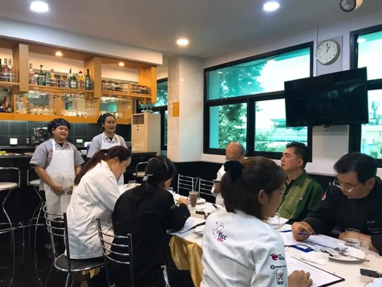 นักศึกษา ราชมงคลจันทบุรี คว้า 2 รางวัล จากการประกวดนวัตกรรมผลิตภัณฑ์อาหารจากแป้งกล้วยน้ำว้า