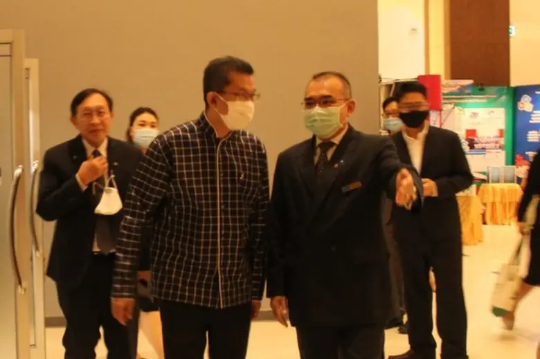 นายวุฒิศักดิ์ พิชญกานต์ ผู้จัดการทั่วไป โ...