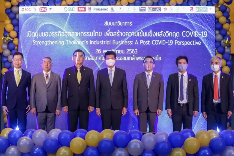 ดร.สาธิต ปิตุเตชะ (กลาง) รัฐมนตรีช่วยว่าก...