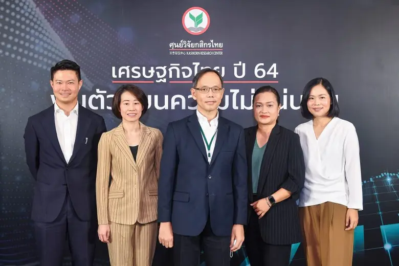 ดร.เชาว์ เก่งชน (กลาง) ประธานกรรมการบริหา...