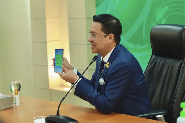 "พุทธิพงษ์" ร่วม กสทช. และผู้ให้บริการมือ...