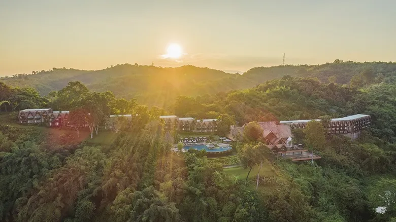 สัมผัสธรรมชาติระหว่างทำงานกลางป่าใหญ่ กับ อนันตรา สามเหลี่ยมทองคำ