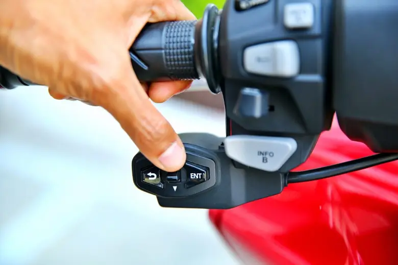 การเปิดตัวของ All New Forza350 Roadsync E...