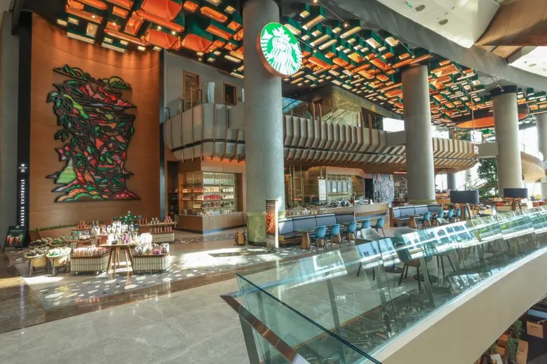 วันนี้สตาร์บัคส์ฉลองการเปิดร้านสาขาที่ใหญ...