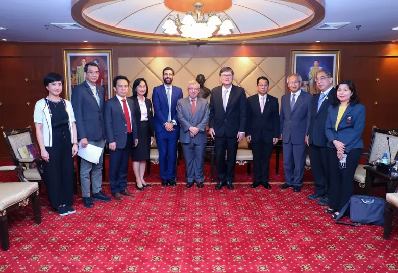 ศ. (พิเศษ) ดร.เอนก เหล่าธรรมทัศน์ รัฐมนตร...