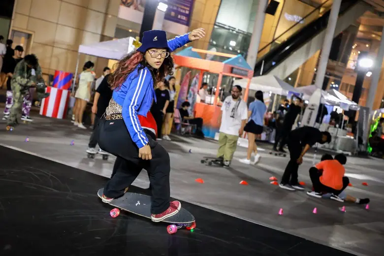 เปิดแล้ว ลาน Skate วิวระดับโลกที่ใหญ่ที่ส...