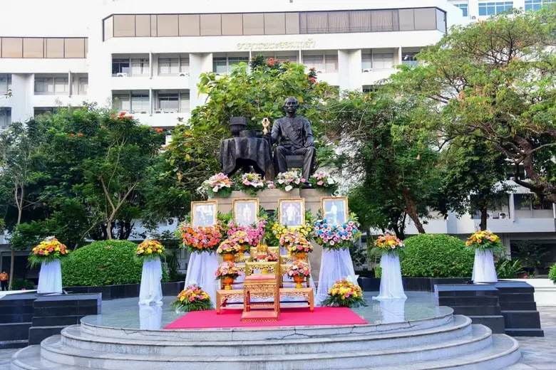 ศาสตราจารย์พิเศษ ดร.เอนก เหล่าธรรมทัศน์ ร...
