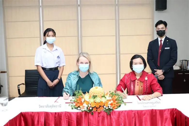 "2 สถาบันลงนามความร่วมมือเพื่อพัฒนา" วิทยาลัยดุสิตธานี และ โรงเรียนเศรษฐเสถียร ในพระราชูปถัมภ์ฯ ร่วมลงนามในบันทึกข้อตกลงความร่วมมือทางวิชาการ และการส่งเสริมวิชาชีพ