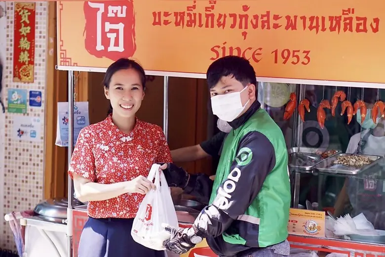 เปิดตำนานร้านอร่อยย่านบางรักที่ปรับตัวรับเทคโนโลยีผ่านทายาทรุ่นใหม่ของร้าน กับการเปิดสั่งผ่านแอป Gojek  ให้ลูกค้าสามารถอร่อยเหมือนมาที่ร้าน