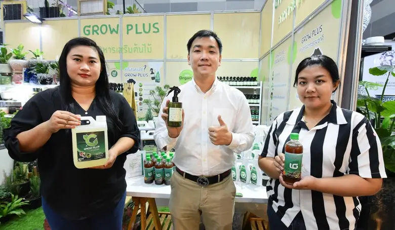 คุณวศิน ดำรงสกุลวงษ์ (กลาง) กรรมการและผู้จัดการทั่ว...