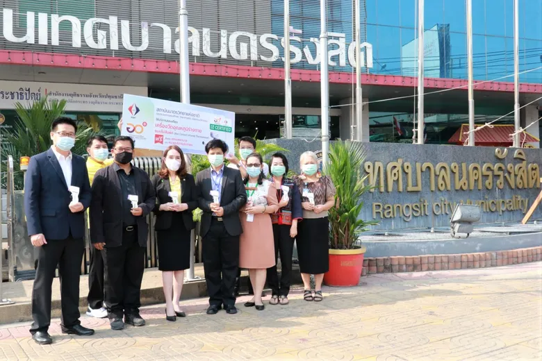 สถาบันมาตรวิทยา หนุนคัดกรองเชิงรุกโควิด-19 จ.ปทุมธานี ส่งทีมงานลงพื้นที่สอบเทียบเครื่องวัดอุณหภูมิ