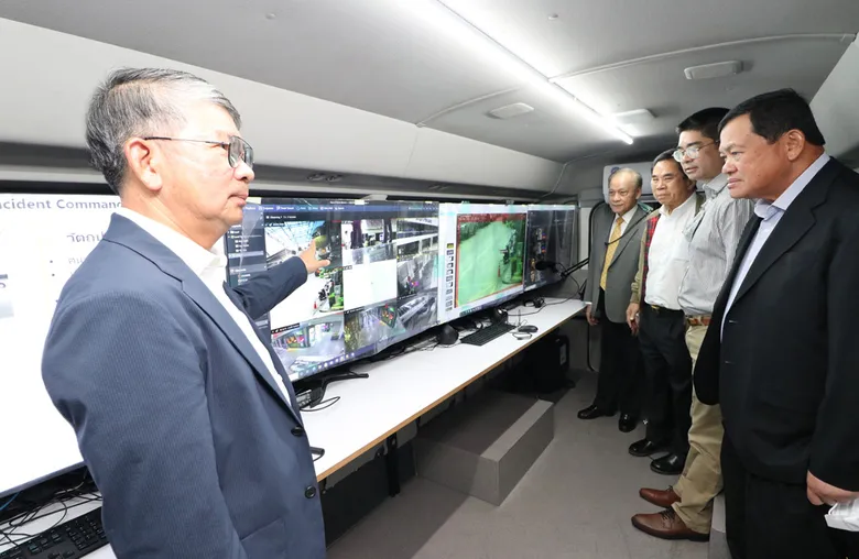 LET โชว์รถโมบายศูนย์ปฏิบัติการเคลื่อนที่