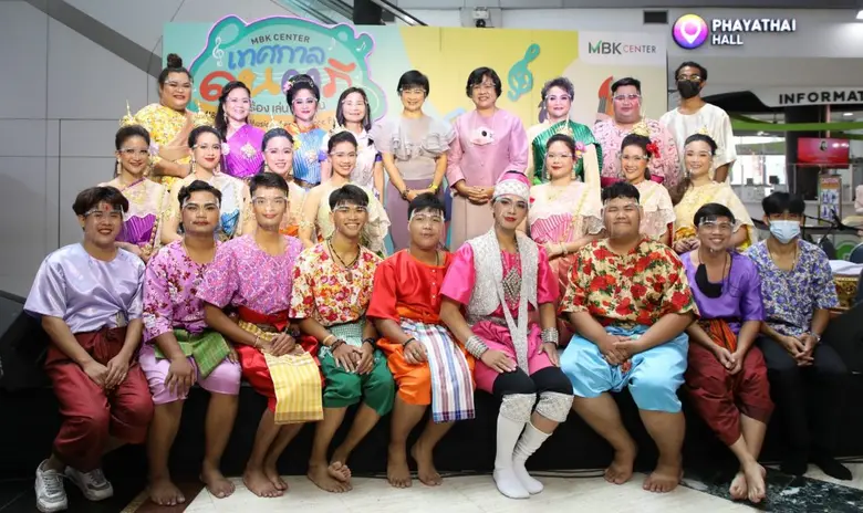 นางสาวศตกมล วรกุล ผู้อำนวยการฝ่ายสื่อสารอ...
