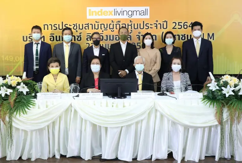 นางกรรณิกา ชลิตอาภรณ์ (แถวล่างที่ 2 จากซ้...