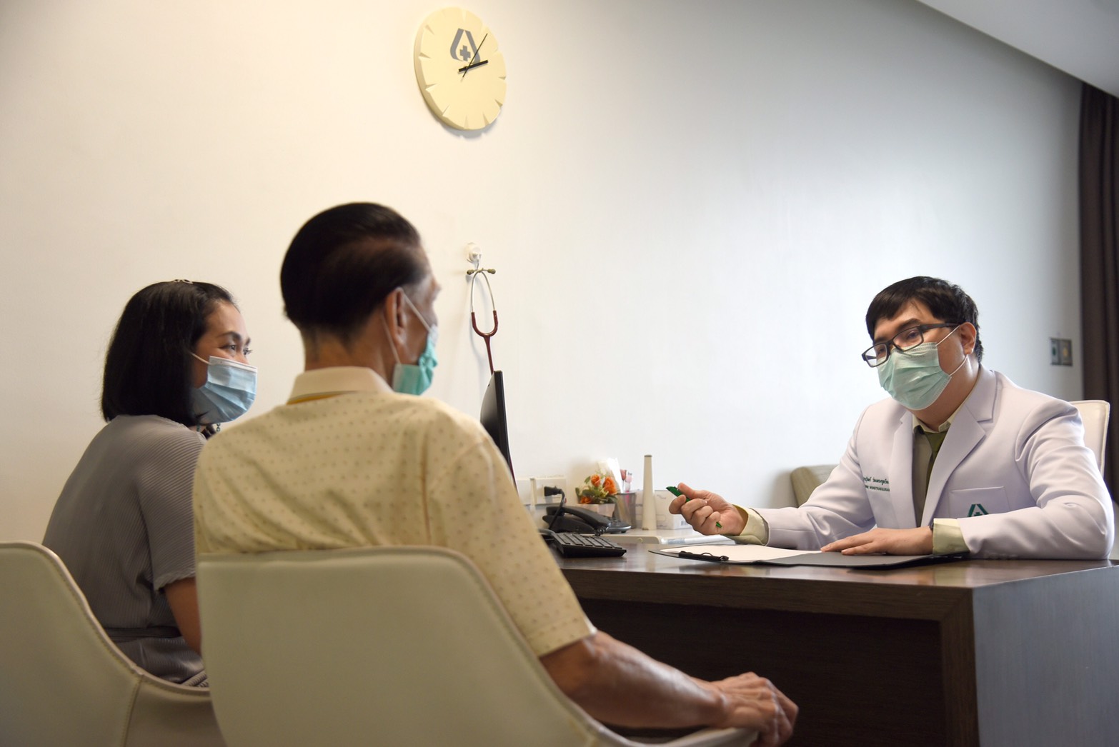 โรงพยาบาลนครธน ยืนหนึ่งย่านพระรามที่ 2 พร้อมดูแลสังคม "สูงวัย"