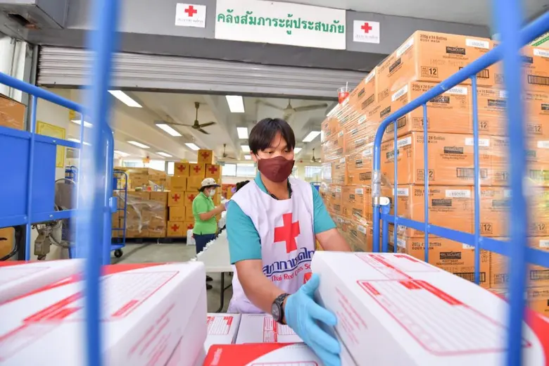 ไปรษณีย์ไทย หนุนสำนักงานบรรเทาทุกข์และประชานามัยพิทักษ์ สภากาชาดไทย ส่งด่วนชุดยังชีพ ให้กลุ่มผู้เปราะบาง 24,000 คน
