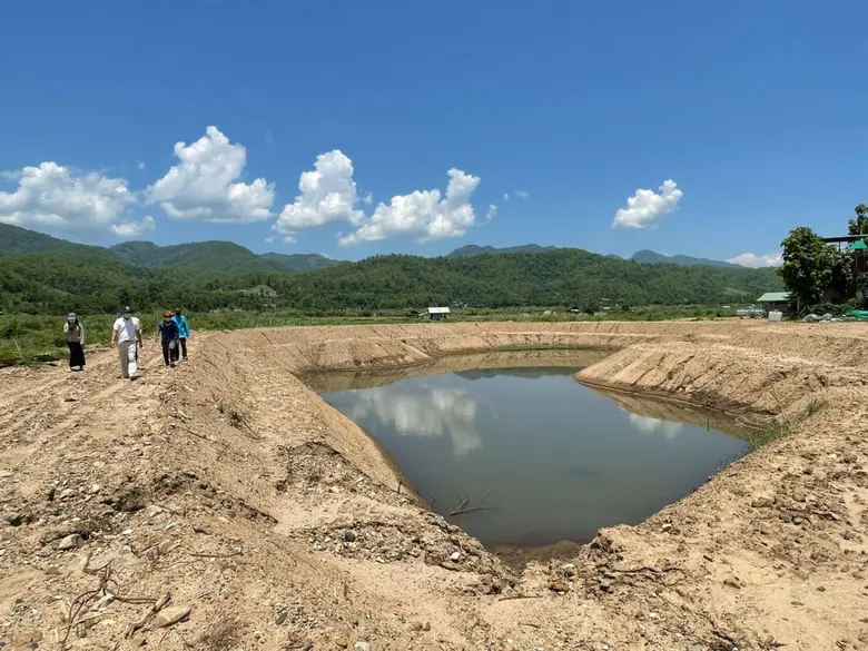 พช.แม่ฮ่องสอน เดินเครื่องต่อเนื่อง ลงพื้นที่ติดตามสนับสนุนการดำเนินงาน "โคก หนอง นา พช." อำเภอสบเมย เพื่อยกระดับคุณภาพชีวิตของพี่น้องประชาชน