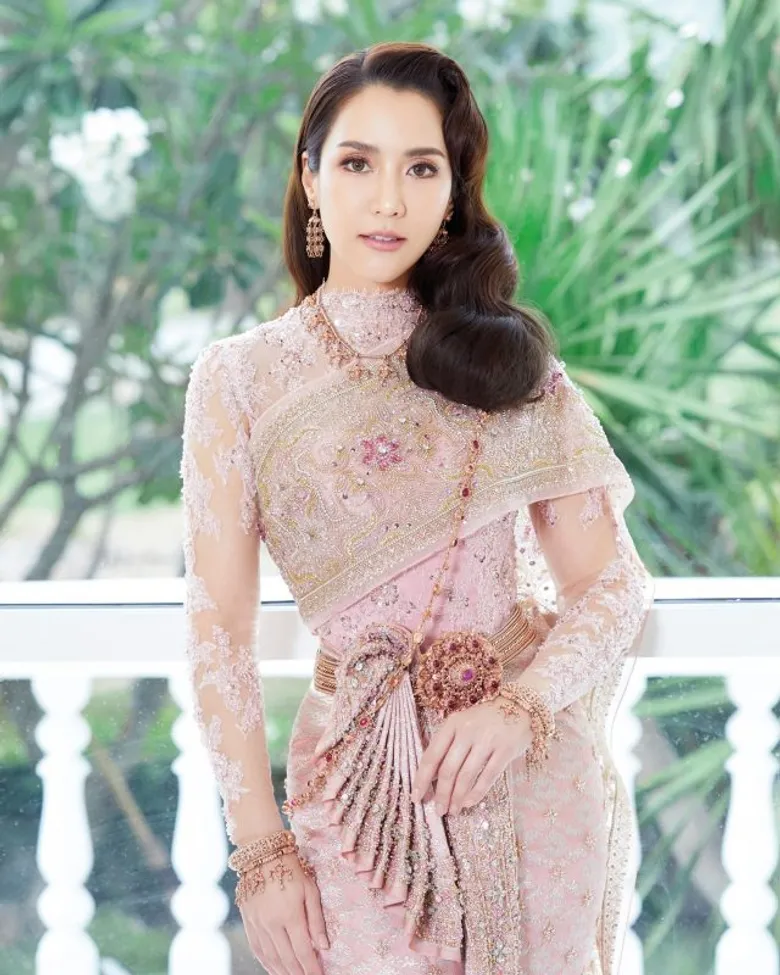 จีน่า-ญีนา และ จั๊กจั่น-อคัมย์สิริ กับแฟชั่นเซตปกBride Magazine Vol.36.2