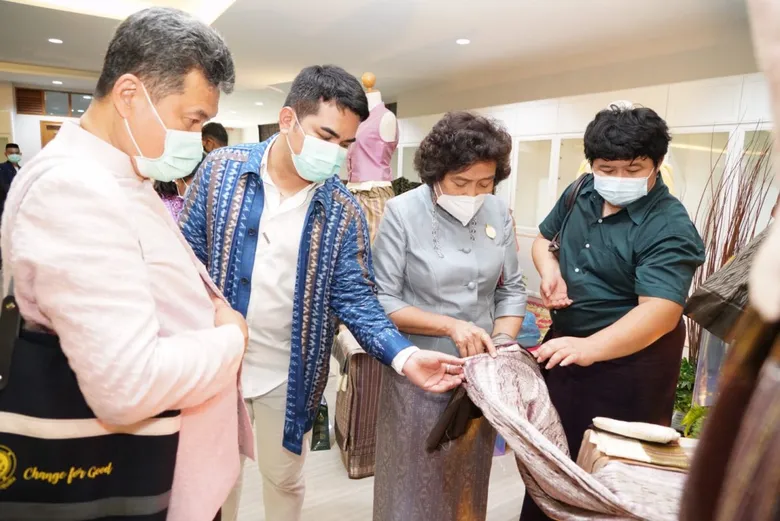 พช. ร่วมกับ สภาสตรีแห่งชาติฯ สนองแนวพระดำริของสมเด็จพระเจ้าลูกเธอ เจ้าฟ้าสิริวัณณวรี นารีรัตนราชกัญญา จัดอบรมเชิงปฏิบัติการพัฒนาศักยภาพผู้ประกอบการผ้าไทย