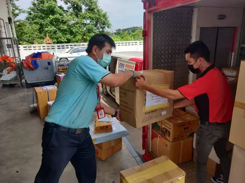 ไปรษณีย์ไทยเดินหน้าส่งตรงอุปกรณ์การแพทย์และสิ่งของจำเป็น ถึง รพ.ทั่วไทย ฟรี!!
