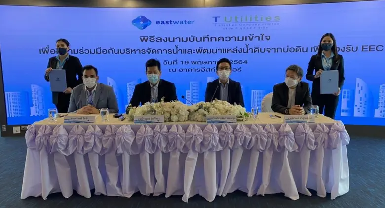 นายเกรียงไกร เพียรวิทยาสกุล ( ที่ 2 จากขว...