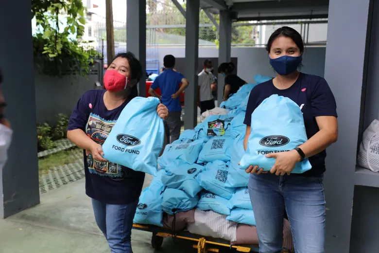 พันธมิตรศูนย์การเรียนรู้ฟอร์ดฯ รวมพลังคนรุ่นใหม่ เปิดโครงการเยียวยาโควิด-19 ปี 2 ส่งมอบสิ่งของจำเป็นกว่า 10,000 ครอบครัวกลุ่มเปราะบาง
