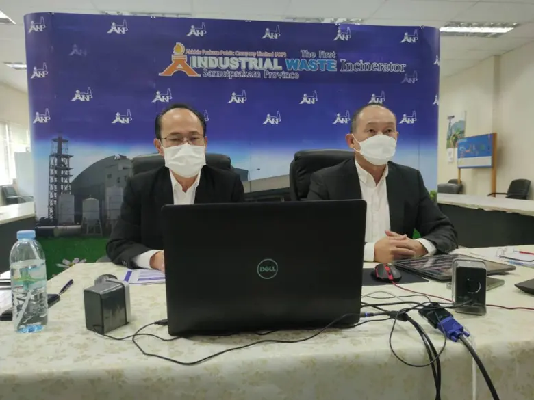 คุณวันชัย เหลืองวิริยะ (ซ้าย) ประธานเจ้าห...