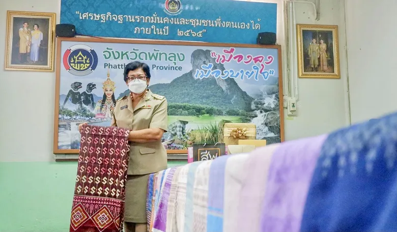 พช.พัทลุง เตรียมส่งผ้าประกวดลายผ้าพระราชทาน ผ้าลายขอเจ้าฟ้าสิริวัณณวรีฯ