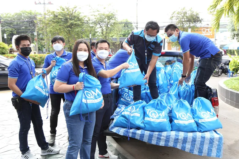 TQM มอบถุงน้ำใจ-แจกประกันแพ้วัคซีน ช่วยบรรเทาความเดือดร้อนคนไทยร่วมสู้ภัยโควิด-19