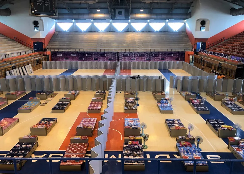 TOA ไม่ทิ้งกัน มอบยิปซัมสร้างแผงกั้นเตียงผู้ป่วยโควิด-19