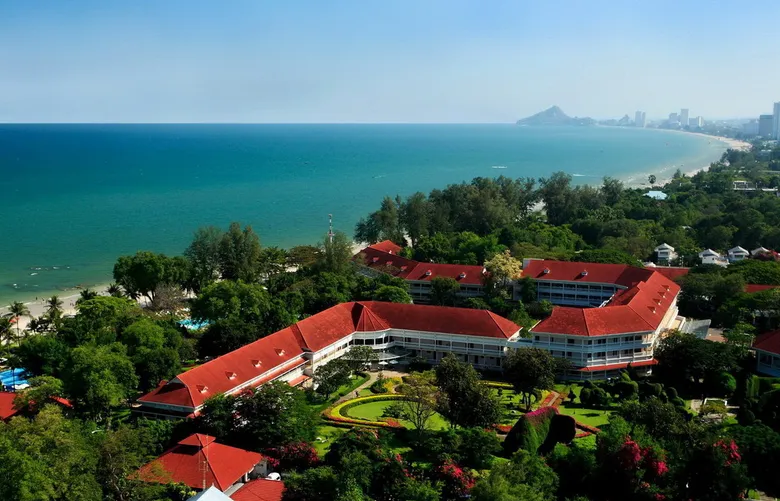 โรงแรมเซ็นทาราแกรนด์ หัวหิน เสริมความมั่นใจการให้บริการต่อเนื่อง พร้อมอำนวยความสะดวกการฉีดวัคซีนต่อพนักงานต้อนรับและบริการ