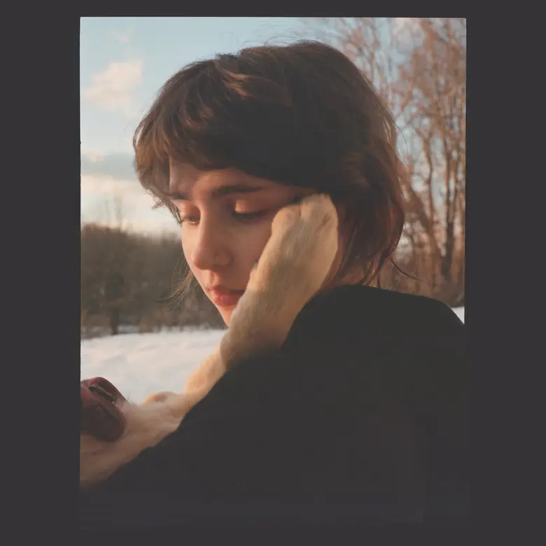 "Clairo" ศิลปินอินดี้ส่งซิงเกิล "Blouse" ได้ "Jack Antonoff" โปรดิวเซอร์มือทองมาร่วมทำเพลงให้ ก่อนเปิดตัวอัลบั้ม "Sling" ออกมาให้ฟังเต็มๆ 16 กรกฎาคมนี้