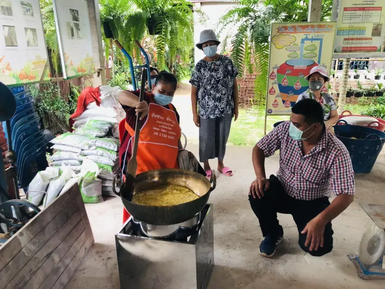 สนพ.หนองคาย จัดเจ้าหน้าที่ช่วยเหลือกลุ่มวิสาหกิจ ลดความสูญเสียในกระบวนการผลิต