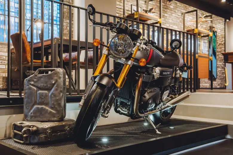 BREITLING AND TRIUMPH READY TO EXPLORE NEW HORIZONS ไบร์ทลิ่ง (BREITLING) และ ไทรอัมพ์ (TRIUMPH) พร้อมแล้วสำหรับการร่วมมือครั้งใหม่