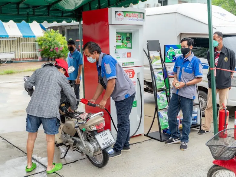 โครงการแจกน้ำมันปันสุขช่วยเกษตรกรสู้ภัยโควิด-19