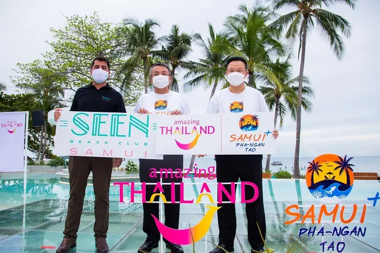 นาย เอ็มมานูเอล โกรช (ซ้ายสุด) ผู้จัดการท...