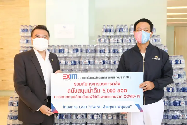 ดร.รักษ์ วรกิจโภคาทร (ขวา) กรรมการผู้จัดก...