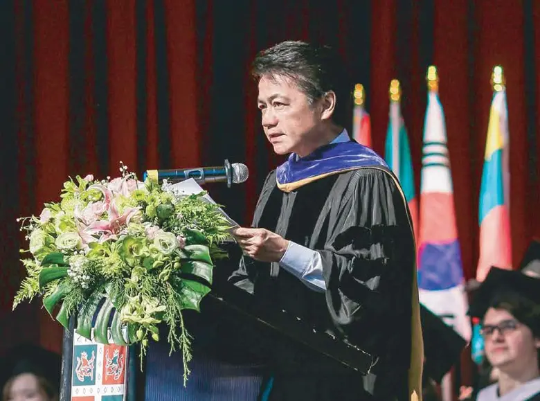 ดร.วีระชัย เตชะวิจิตร์ ผู้ก่อตั้งและประธา...