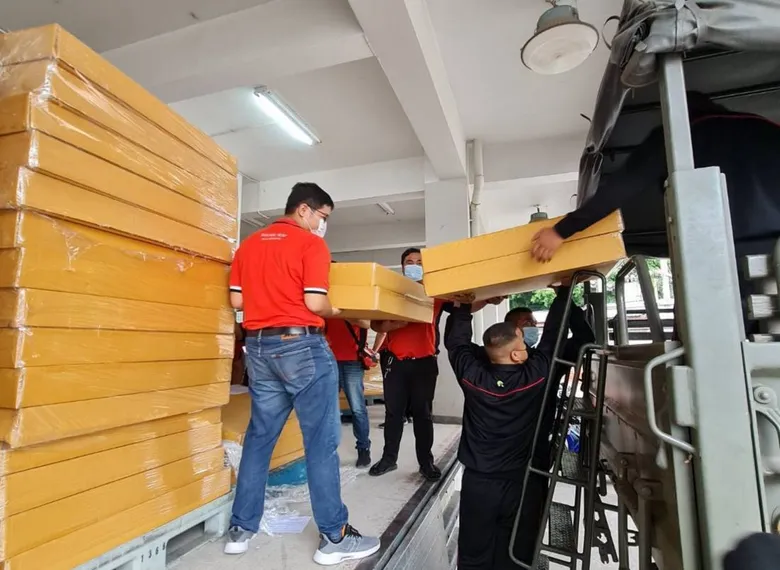ไปรษณีย์ไทยร่วมหน่วยงานรัฐ ภาคเอกชน เร่งจัดส่งเตียงสนาม แก่ รพ. สนามทุกพื้นที่ทั่วประเทศ ช่วยลดวิกฤตเตียงผู้ป่วยขาดแคลน