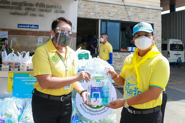 ดีอีเอส ร่วมเฉลิมพระเกียรติ จัดโครงการ"จิตอาสาร่วมใจสู้ภัยโควิด 19" มอบอาหารกลางวัน-อุปกรณ์ป้องกันฯ ณ รพ.มงกฎวัฒนะ - ราชวิทยาลัยจุฬาภรณ์