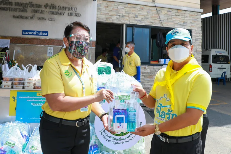 ดีอีเอส ร่วมเฉลิมพระเกียรติ จัดโครงการ"จิตอาสาร่วมใจสู้ภัยโควิด 19" มอบอาหารกลางวัน-อุปกรณ์ป้องกันฯ ณ รพ.มงกฎวัฒนะ - ราชวิทยาลัยจุฬาภรณ์
