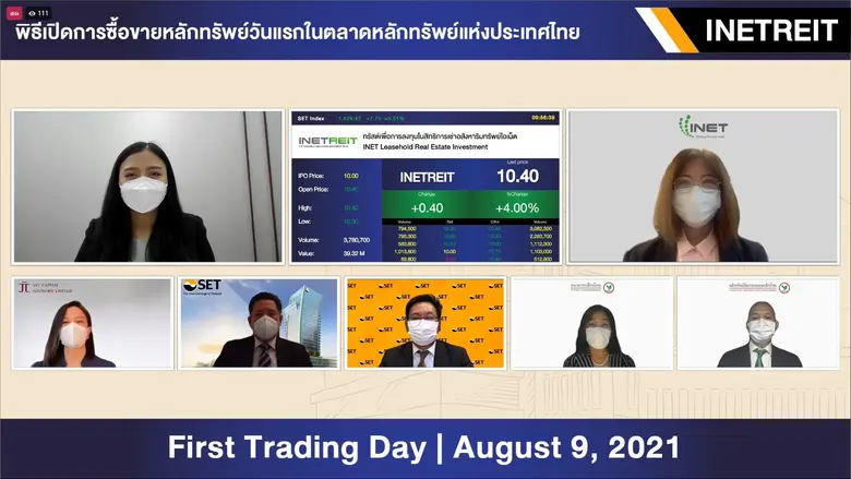 นางสาวพรวิภา ตั้งตรงจิตร (ที่2จากขวาล่าง) ผู้บริหาร...