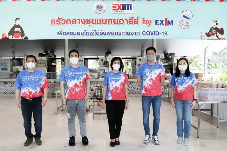 นางวรรธนา มงคลศรี (กลาง) รองกรรมการผู้จัดการ ธนาคาร...