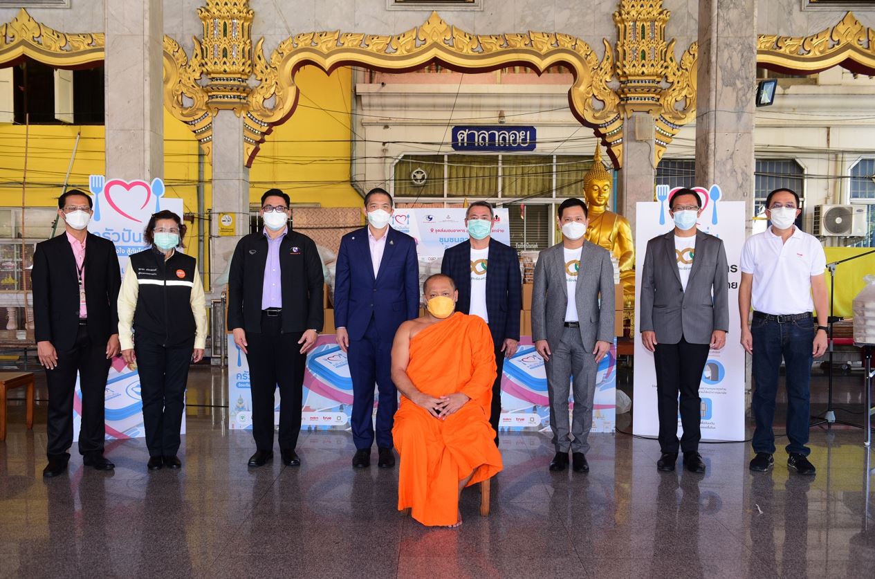 นายนิรุฒ มณีพันธ์ (ที่ 4 จากซ้าย) ผู้ว่าก...