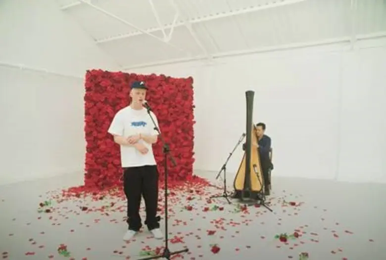 "Finn Askew" ศิลปินแห่งยุค Gen-Z ปล่อย MV "Roses" เวอร์ชั่นสุดพิเศษ!! ฉลองครบรอบ 1 ปี เพลงเพราะฮิตติดหู!! พร้อมส่งเพลงใหม่ล่าสุด "Adidas" ที่มีเอกลักษณ์ด้วยริฟกีตาร์สุดโดดเด่น!