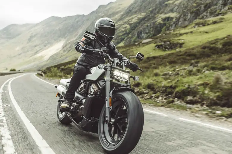 ฮาร์ลีย์-เดวิดสันประกาศเปิดตัว Sportster(...