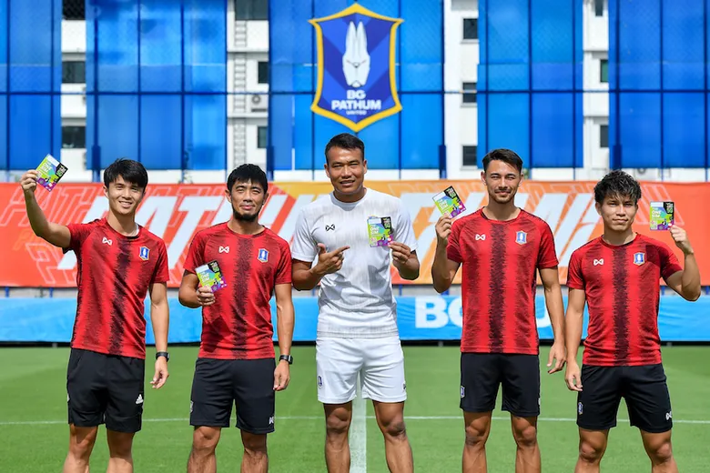 AIS 5G จับมือ สโมสรบีจี ปทุม ยูไนเต็ด เอาใจแฟนบอล เดอะแรบบิท ต้อนรับเปิดฤดูกาลค้าแข้งไทยลีก 2021-2022 มอบ AIS THE ONE SIM พร้อมเน็ตไม่อั้นชมสดบอลไทย เชียร์มัน เต็มอรรถรสบน AIS PLAY แบบ Unlimited