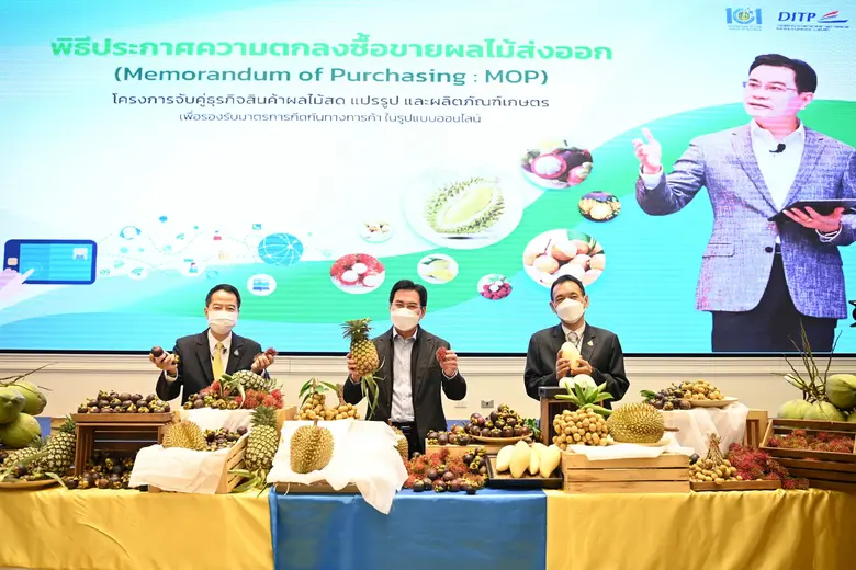 นายจุรินทร์ ลักษณวิศิษฏ์ หัวหน้าพรรคประชาธิปัตย์ รอ...
