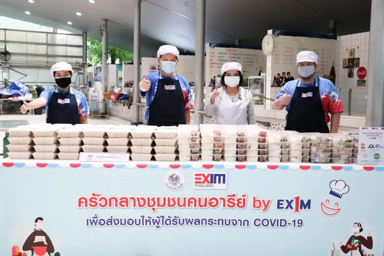นายคณิทธิ์ สว่างวโรรส (ที่ 2 จากซ้าย) กรร...