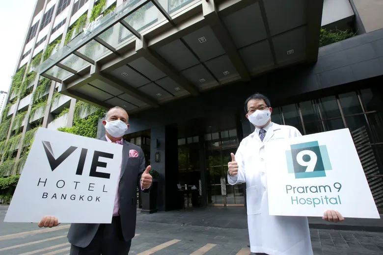 รพ.พระรามเก้า จับมือ โรงแรม วี กรุงเทพ เปิด "Hospitel" ดูแลผู้ติดเชื้อโควิด-19 กลุ่มสีเขียว พร้อมแยกพื้นที่ ward กลุ่มสีเหลือง 80 ห้อง และกลุ่มสีแดง ICU อีก 20 ห้อง